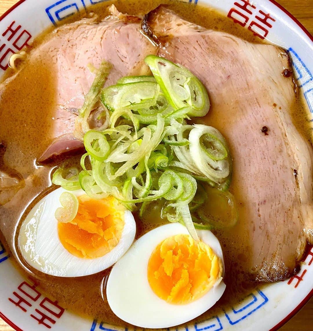 江口寿史のインスタグラム：「旭川で買ってきた名店 蜂屋の袋麺。うまうま旨し。」