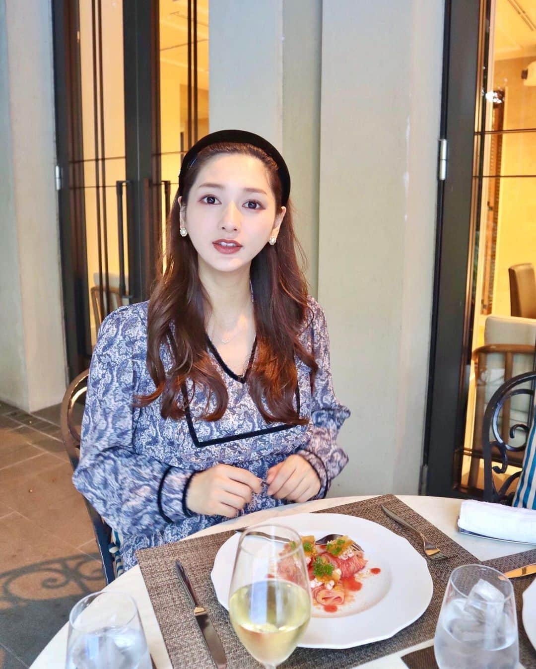 加藤瑠美さんのインスタグラム写真 - (加藤瑠美Instagram)「出産前にママとランチ🍽💕 プールを眺めながら優雅な時間…尊い…🥺ྀི ただ自然が多くて蚊に刺されまくってしまった笑  ちなみにテラス席を指定したところ、選択できるメニューがパスタとドリンクのセットのみだったのでそちらを予約しました🍝🍸 コースメニューの中からアラカルトで追加できたので、サラダを追加したよ🥗✨  📍 CANOVIANO 東京都目黒区下目黒1-8-1 ホテル雅叙園東京 03-3491-4111  #rubi__restaurant#instafood#instagood#happy#dinner#japanesegirl#japanese#meguro#lunch#canoviano#マタニティーライフ#ぷんにーらいふ#妊娠10ヶ月#初マタ#臨月妊婦#臨月#マタニティファッション#プレママ#第一子妊娠中#テラス席#目黒ランチ#カノビアーノ#親子#ママ」10月3日 16時40分 - katorubi