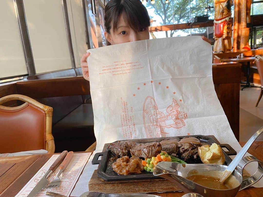 熱田久美さんのインスタグラム写真 - (熱田久美Instagram)「🍽Hungry Tiger / 横浜〔神奈川〕 ------------------- こないだTVで観てから食べたかった Hungry Tigerへ🍖❤ 人生2回目です！やっぱりおいしいー！ ハンバーグにかかってるソースは一体何で出来てるのかが謎なくらいおいしい…これはわざわざ行く価値あるお店です。 コロナの影響なのかかなり空いてました😳 ・ 贅沢なランチでした🍽💓 ・ #hungrytiger #ハングリータイガー  #kanagawa #yokohama #steak #humburg  #神奈川 #横浜 #ステーキ #ハンバーグ #リブステーキ  #贅沢 #ランチ #おすすめ #ハンバーグランチ  #ハンバーグステーキ #ハンバーグ大好き  #ハンバーグ好きな人と繋がりたい  #肉食女子 #肉食系女子 #みんなは ？」10月3日 16時40分 - kuumi1125