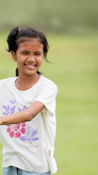 アン・カーティスのインスタグラム：「With all the challenges we have faced so far this year, I know it can be easy to lose hope. But if we all work together, we can still make a better future for all of us, especially for Filipino children. In this time of COVID-19, this means making their health and safety our priority. Let’s pitch in to the @unicefphils #BasketOfHope to help children get improved access to vaccines to protect them from even deadlier diseases, and provide health workers with safety and sanitation supplies. Let us fill the future with hope. Donate now by clicking the link in my bio.」