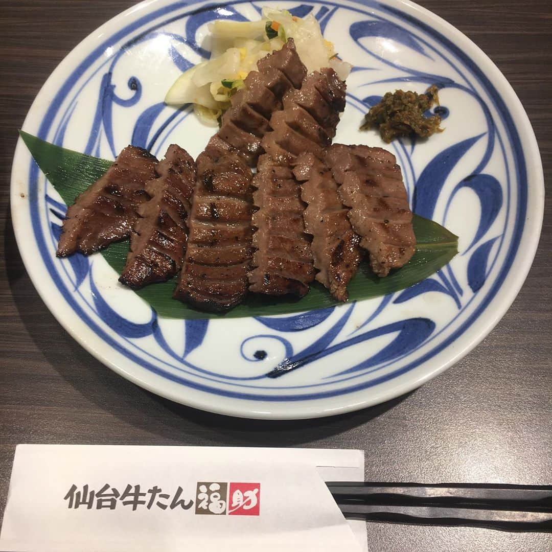 関西LIFE－homelife－さんのインスタグラム写真 - (関西LIFE－homelife－Instagram)「【兵庫県・神戸】 牛タンが食べたくなったら【仙台牛たん福助】 . 神戸ハーバーランドにあるumieにある福助さんで 牛たん定食をいただきました♪ ご飯が進む味付けで、臭みもなく美味しい！ 牛たんが食べたくなったらまた行きたいです(^^)/ . @homelife_local では #homelife_兵庫 では兵庫のいいところを紹介していきます。みなさんの大好きな兵庫を教えてください。 . . #仙台牛たん福助 #神戸 #牛たん #神戸ハーバーランドumie #極み牛たん #定食 #牛タン #がっつり #モザイク #仙台 #シチュー #人気 #牛タンシチュー＃ハネシタ #仙台牛たん #麦飯 ＃神戸ランチ #兵庫おでかけ #神戸ディナー #兵庫旅行 #兵庫観光 #兵庫旅 #そうだ兵庫行こう #観光 #旅行 #兵庫 #japan #japantrip #japantrip2020 #hyogo」10月3日 16時55分 - archihome_local