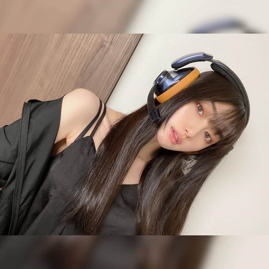 黒田瑞貴のインスタグラム：「EPOS様から新作のGSP602 ご提供頂きました！  最高の音質に加えて さらにオシャレに💙  私はネイビーにしました！  そして！ Twitterで #eposgamingJapan  プレゼントキャンペーンやってます🎁 黒田瑞貴さんのサイン入り「GSP 601」を、抽選で1名様にプレゼント♩  応募方法は ・ツイートをRT↓  https://twitter.com/eposgamingjapan/status/1311985827875098628?s=21  ・@KurodaMizuki と @eposgamingJapan をフォロー  締切は10月9日(金) 23：59まで！ たくさんのご応募をお待ちしています！  私のTwitterから飛べるので参加してみてね❤️  #EPOS #ゼンハイザー #ゲーミングヘッドセット #game #gamer #ゲーマー女子 #プレゼント企画　#プレゼントキャンペーン」