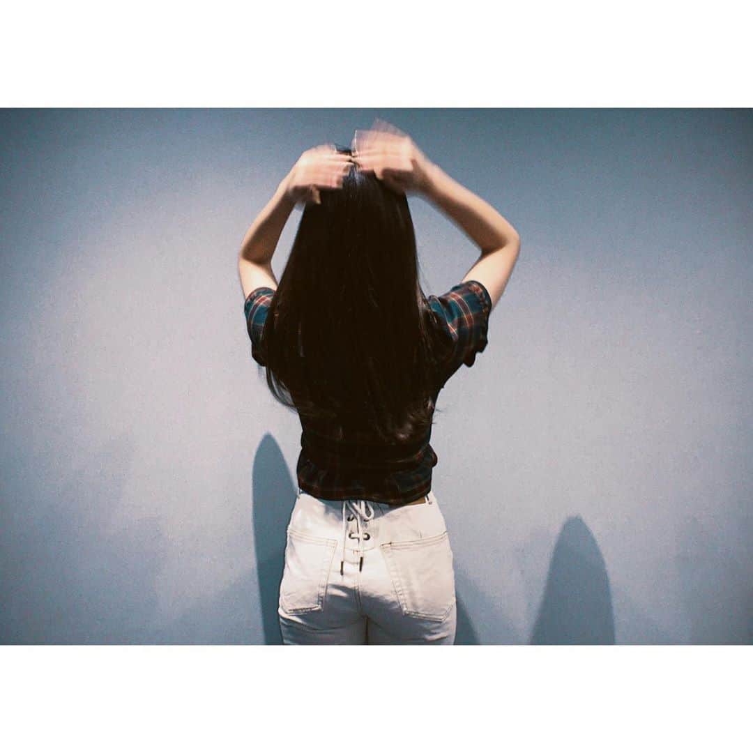 石川翔鈴さんのインスタグラム写真 - (石川翔鈴Instagram)「. 外カメで自撮りする技術身につけたい ぶれた😂」10月3日 16時50分 - karen__i328