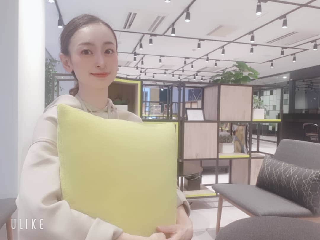 瞳ゆゆのインスタグラム：「今日は、あかりちゃんが遊びに来てくれたよー🎵  中国語スランプ。 デザインあがってこない😱  #白姫あかり #宝塚og #中国語 #宝塚og でデザインとか手先が器用な人、楽しく一緒に働ける人募集中 #宝塚ogサポーターズクラブ も気になる方は声かけてください😌」