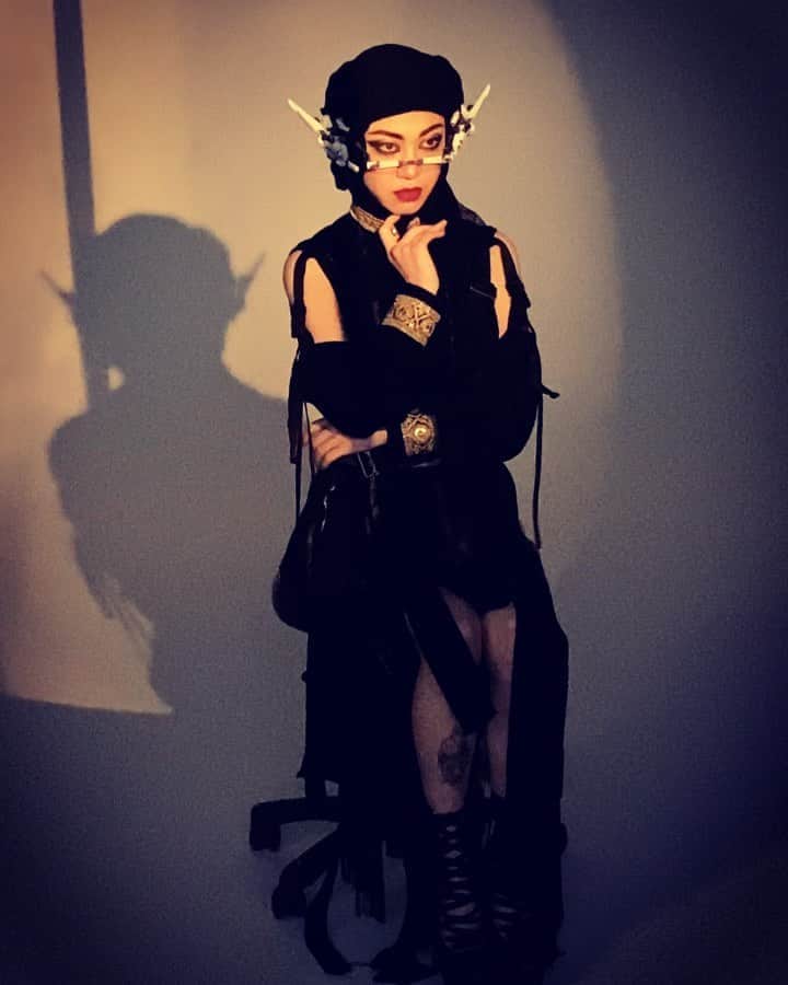 Aya Satoのインスタグラム：「Ayasato style👓 #ikeuchiproducts #ayasato #ayasatostyle #fashion #cyborg」