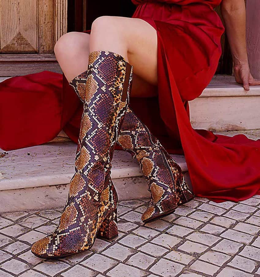 チエミハラさんのインスタグラム写真 - (チエミハラInstagram)「These are our boot dreams coming true 🙀♥️ Style 𝗥𝗜𝗖𝗔 from our latest FW20 collection is now available at chiemihara.com! 💋 . . . #ilovemychies #chiemihara #fw20 #newcollection #madeinspain #womenshoes #designershoes」10月3日 17時11分 - chiemihara
