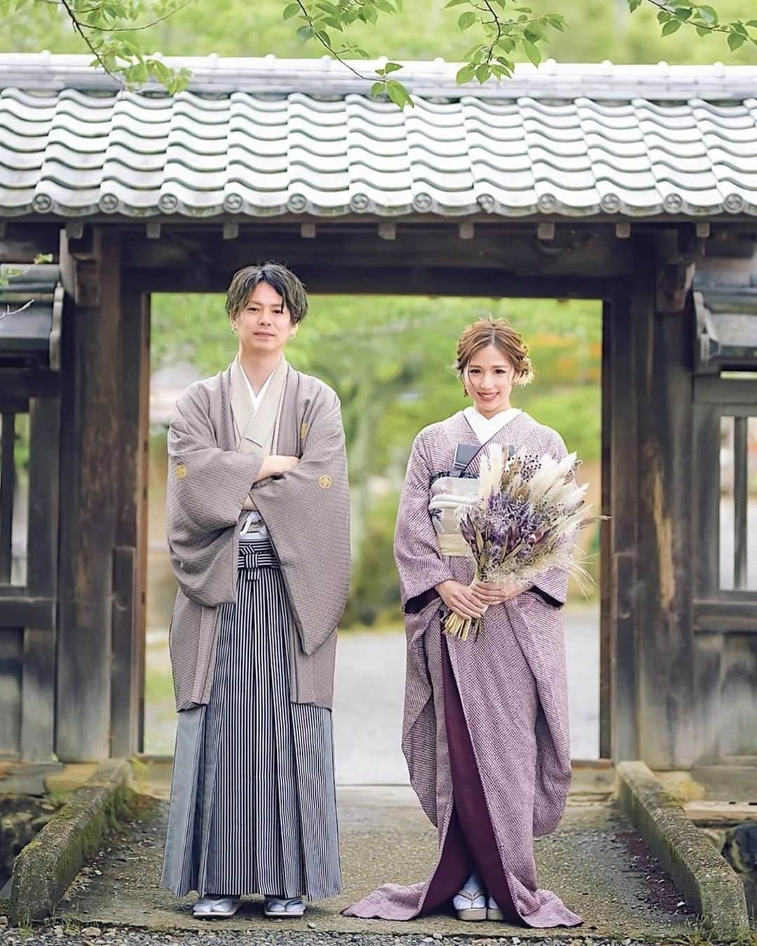 プレ花嫁の結婚式準備サイト farny 【ファーニー】さんのインスタグラム写真 - (プレ花嫁の結婚式準備サイト farny 【ファーニー】Instagram)「@farny_weddingをフォローして #プラコレ #farnyレポ を付けて投稿してくださいね♥ . :-: :-: :-: :-: :-: :-: :-: :-: :-: 本日紹介したいウェディングフォトは・・・ @akitan.s2さん♡ . 撮影場所は、京都の#大覚寺 にて♥  ブラウン×パープルで合わせた 大人な品の良さを感じさせる 和装コーディネート* お洒落で洗練された雰囲気が とっても素敵ですよね💐 . ==================== 📷:@the_dress_room 𝐏𝐥𝐚𝐜𝐞:#大覚寺 ==================== \\花嫁ライター募集中// @farny_wedding の DMより”Farny 花嫁ライター希望”とお送りくださいね◎ 担当者から折り返しご連絡さしあげます⁂ . \\花嫁アプリ // プロのアドバイザーに結婚式の相談を何度でも♡ ウェディングドレスの記事や、 自分のウェディングレポを残せちゃう♡” . ＞＞＞TOPのURLからcheck ⋈ @placolewedding ＞＞＞結婚のご相談は プラコレウェディングアドバイザーへ♡ @wedding_adviser ＞＞＞ウェディングレポを残したいなら、 farny by プラコレをcheck ✎ @farny_wedding ＞＞＞ウェディングアイデア＆DIYは ドレシーアイデアcheck ❁ @dressy_idea . ┈┈┈┈┈┈┈┈┈┈┈┈┈┈┈┈┈┈┈ #プレ花嫁 #卒花嫁 #結婚準備 #結婚式 #結婚式場 #当日レポ #撮影指示書 #weddingtbt #ウェディングフォト #卒花しました #farnyレポ #前撮り #大人花嫁 #2020秋婚 #2020冬婚 #挙式 #令和花嫁 #全国のプレ花嫁さんと繋がりたい #thedressroom #ザドレスルーム #和装フォト #和装コーディネート #おしゃれ花嫁 #色打掛 #和婚 #京都 #京都前撮り」10月3日 17時14分 - farny_wedding