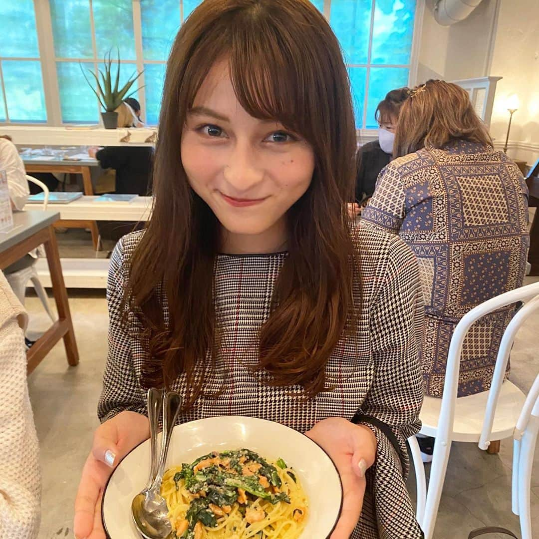 瀧澤あすみさんのインスタグラム写真 - (瀧澤あすみInstagram)「おはようー！！！ 渋谷でランチした時の📸❤︎  #やっぱり右口角あがるの気になる」10月3日 8時52分 - asumitakizawa