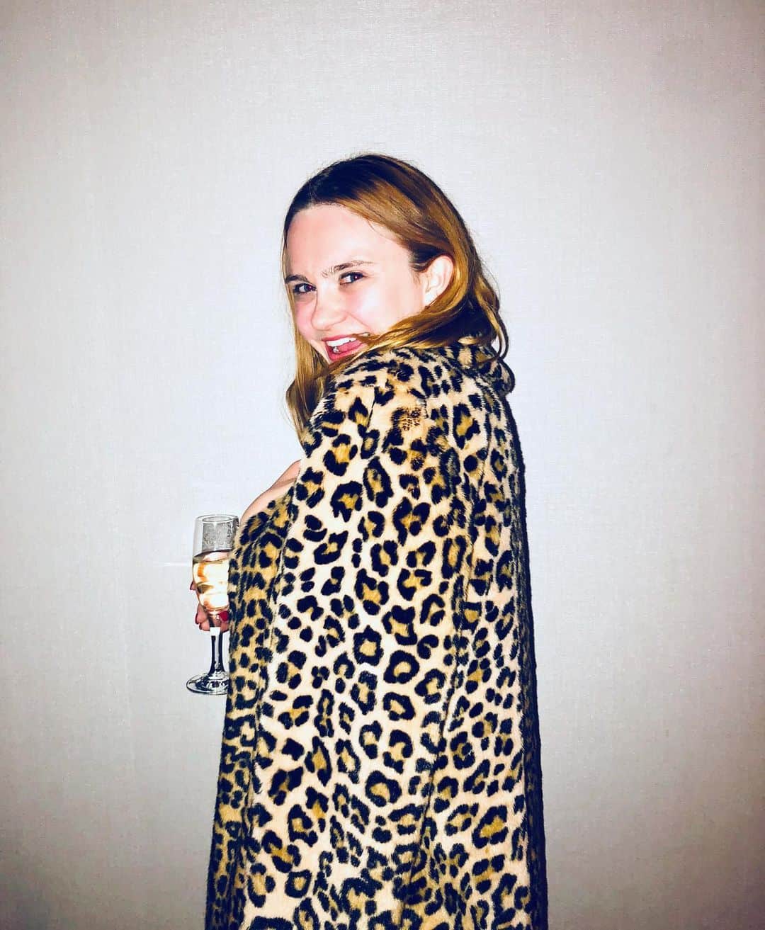 キーリー・マーシャルのインスタグラム：「Champagne doesn’t always need to be for a celebration..in this case it is ;)  Here’s to new beginnings!」