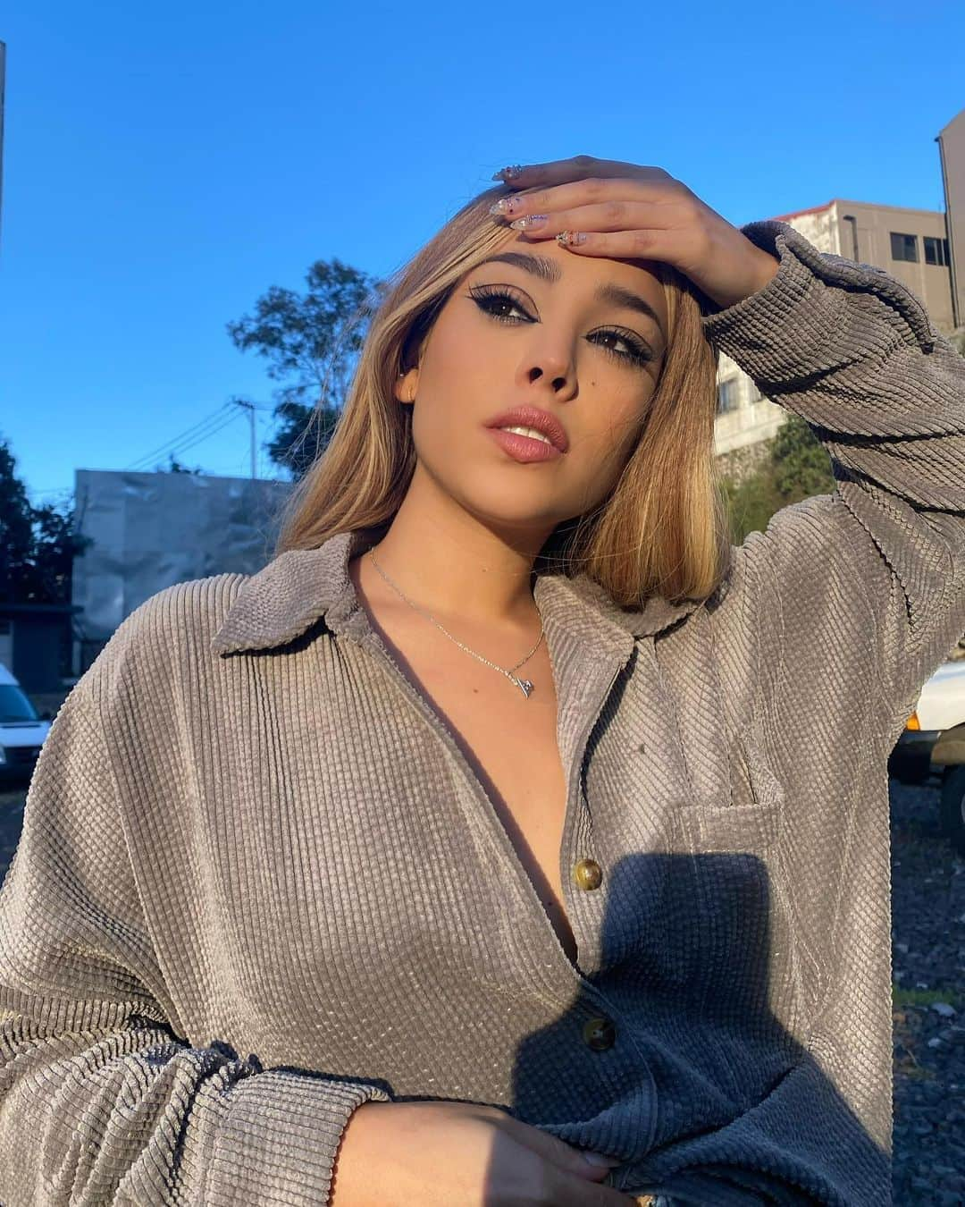 Danna Paolaさんのインスタグラム写真 - (Danna PaolaInstagram)「Un golden hour de 5 minutos... @louisvuitton #LVVolt」10月3日 9時28分 - dannapaola