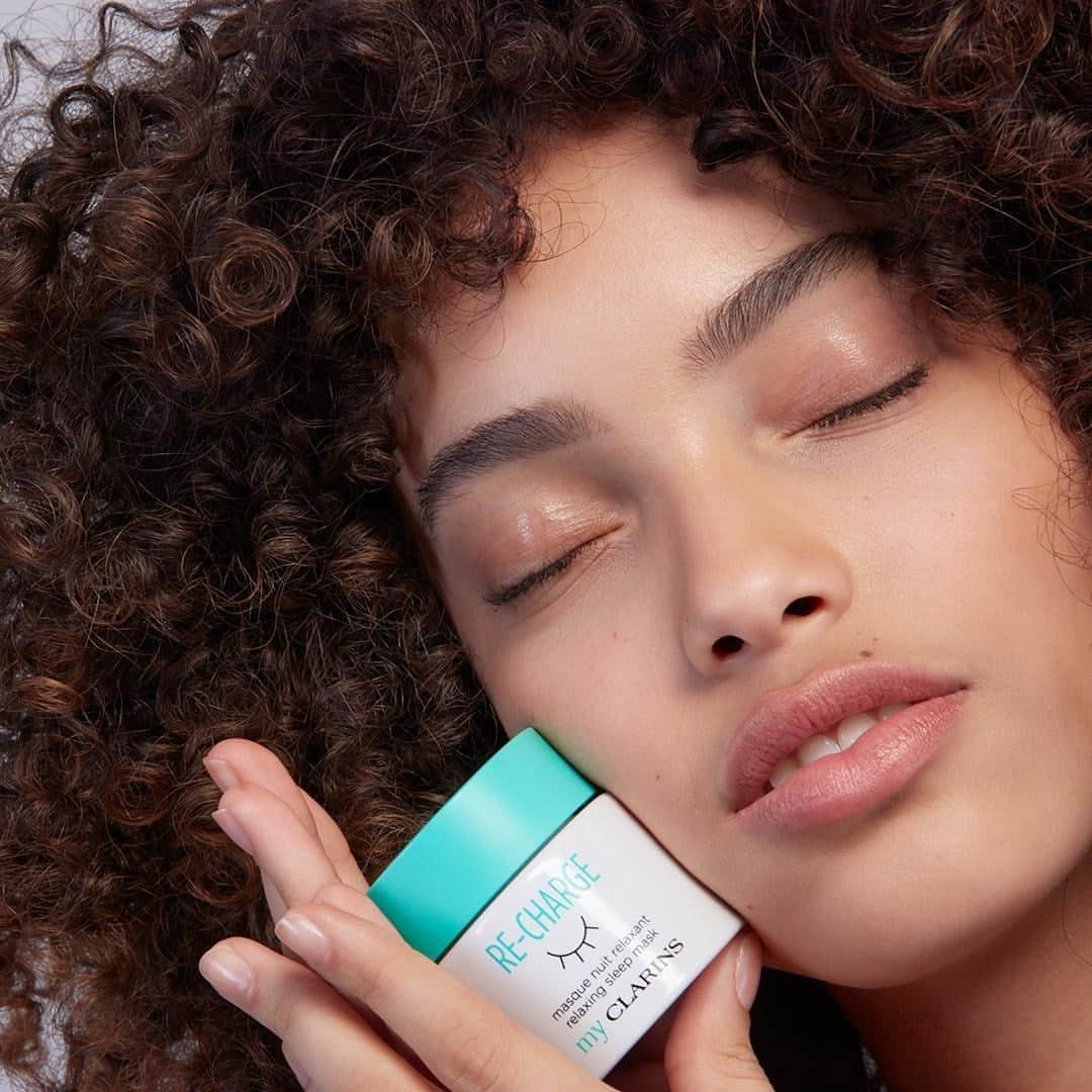 Clarins Canadaさんのインスタグラム写真 - (Clarins CanadaInstagram)「Not getting enough beauty sleep? Recharge your skin with the My Clarins relaxing sleep mask! Its soothing fragrance relaxes the skin and promotes a sensation of wellbeing.💤⁣ __________⁣ Vous manquez de sommeil ? Rechargez votre peau avec le masque nuit relaxant My Clarins ! Son parfum apaisant relaxe l’épiderme et procure une sensation de détente.💤⁣ .⁣ .⁣ .⁣ #Clarins #ItsAllAboutYou #MyClarins #WellDoneNature」10月3日 10時05分 - clarinscanada