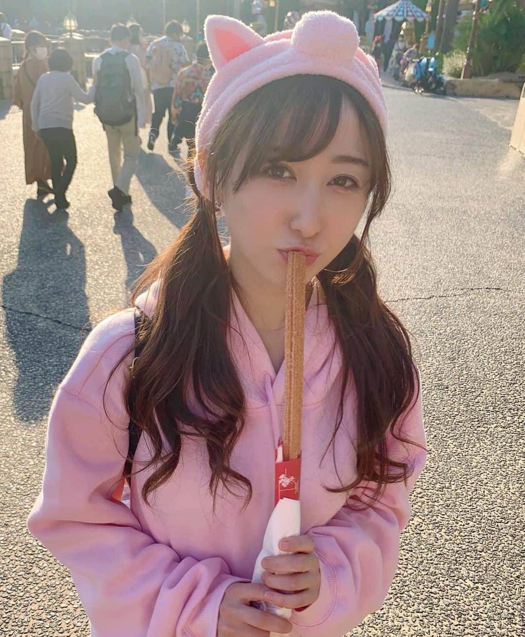 朝比奈南さんのインスタグラム写真 - (朝比奈南Instagram)「ミッキーチュロス🍭  #ディズニー　#トイストーリー　#ハムコーデ #disney #disneysea #TDR #TDS」10月3日 10時10分 - minami_asahina