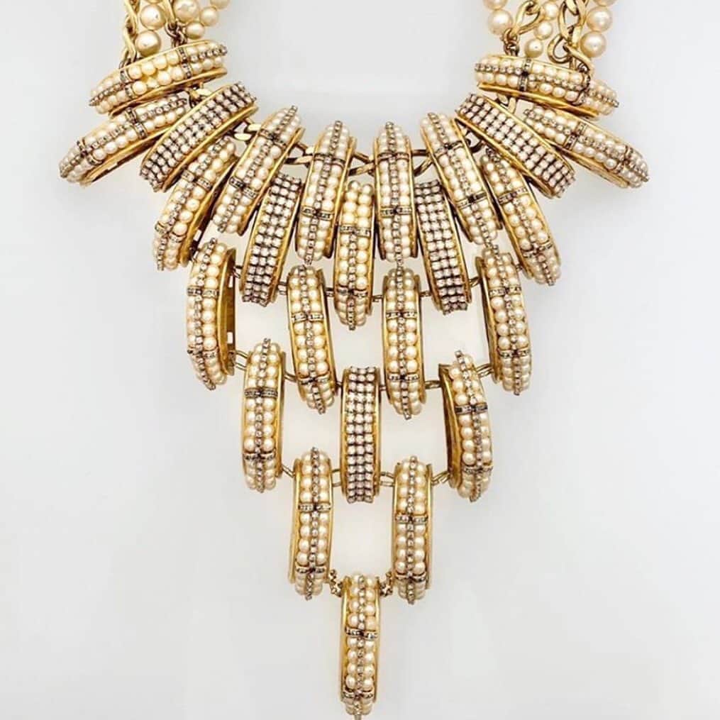 エリクソンビーモンさんのインスタグラム写真 - (エリクソンビーモンInstagram)「Posted @withregram • @shoptabandeh Art Deco beauty by @ericksonbeamon  • • • #shoptabandeh #tabandehstyle #necklace #statementjewelry #ericksonbeamon」10月3日 10時19分 - ericksonbeamon