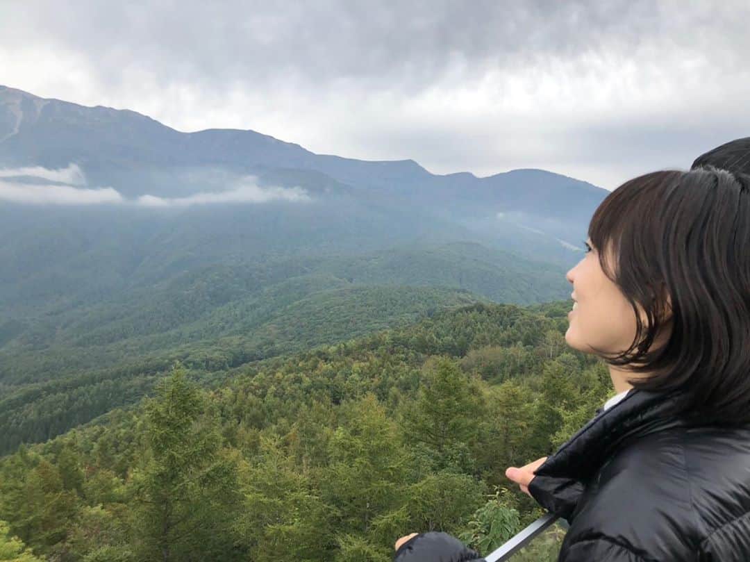 熊木杏里のインスタグラム：「白馬岳の絶景を前に 言葉と目と全てが追いつかない。  今日はこちらで ヤッホーフェスティバル 12時から歌います。 配信もあります。是非。  #hakubaヤッホーfestival」