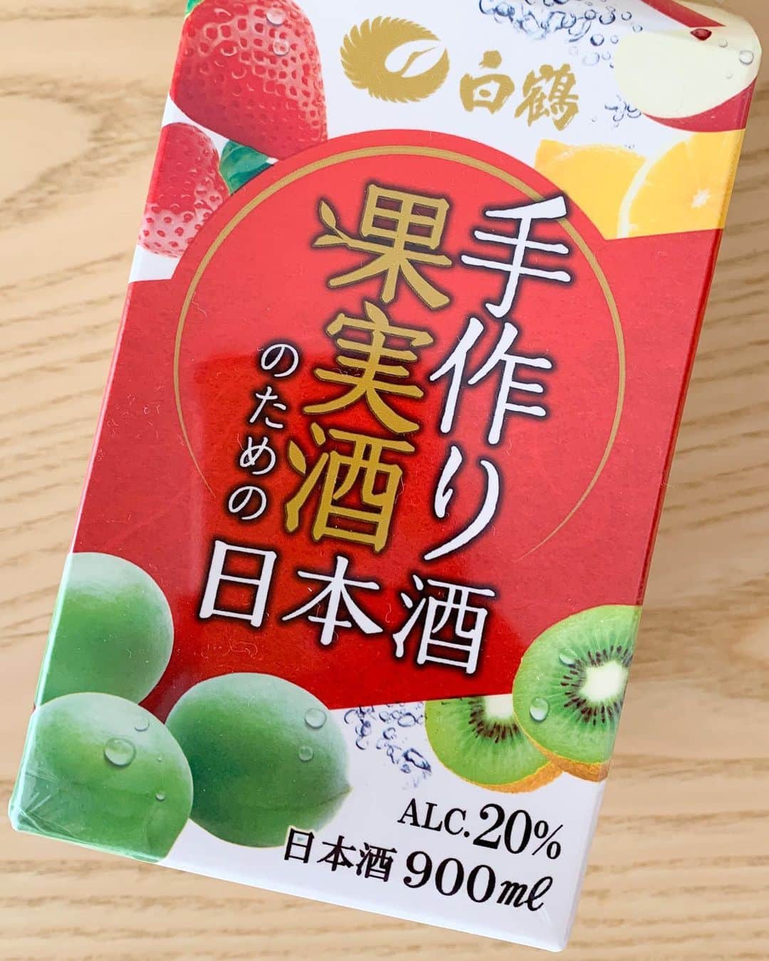 浜平恭子さんのインスタグラム写真 - (浜平恭子Instagram)「#白鶴 から発売されている「#手作り果実酒のための日本酒」を使った #果実酒 を仕込みました(๑′ᴗ‵๑)🍶 私は #柑橘 系の #果物 がめっちゃ好きなので、 1️⃣ #すだち 🌟 2️⃣フローズン #レモン & #青レモン 🌟 の2種類を💖 美味しく出来た頃にKiss FM KOBE「4SEASONS」でご紹介しますね🙋‍♀️ 秋はノンビリと👍」10月3日 10時35分 - hamahi1231