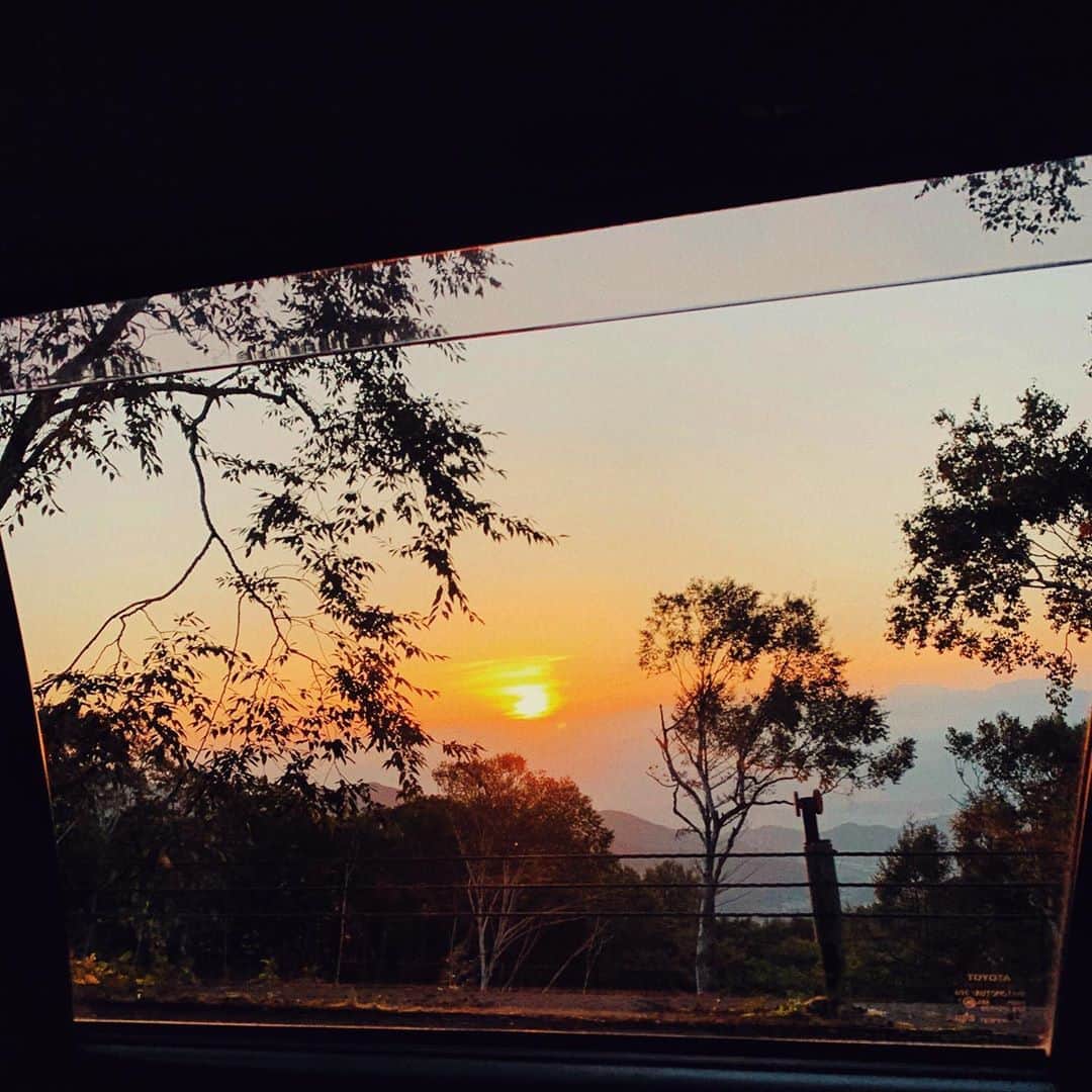 西内ひろさんのインスタグラム写真 - (西内ひろInstagram)「It was nice sunset ☀️ 長野に着いてタクシーの中から見えた夕日が綺麗だった。  #sunset #beautiful」10月3日 11時04分 - 0214hiro