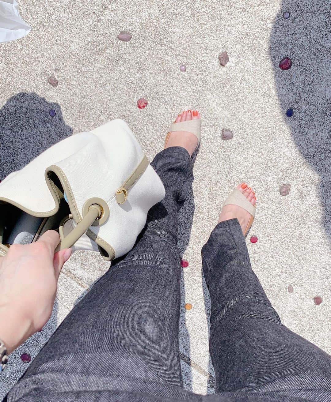 柳田菜月さんのインスタグラム写真 - (柳田菜月Instagram)「. 𝕗𝕒𝕤𝕙𝕚𝕠𝕟 𝕚𝕥𝕖𝕞. お気に入りのアイテムとパンツ💕 . pants:#charlottegainsbourg  bag: #elleme  sandals:#pellico  . #fashion #item  #favorite #bag #sandals  #pants  #ファッション #お気に入り #コーディネート#アイテム」10月3日 11時32分 - natsuki.3190