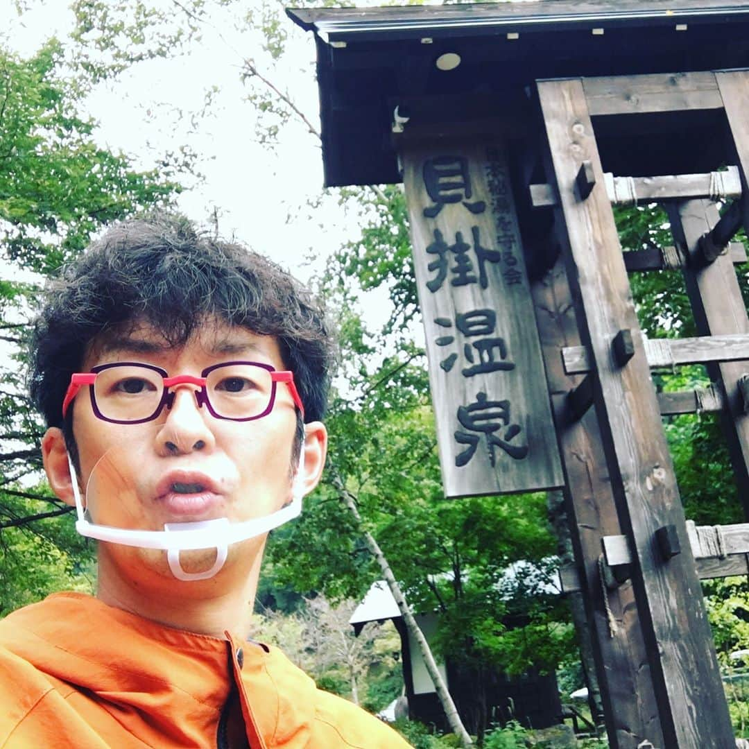 富所哲平さんのインスタグラム写真 - (富所哲平Instagram)「新潟の秘湯だってさ！  #秘湯 #NHK #ロケ #目 #眼病平癒 #貝掛温泉 #アンカンミンカン #大女将 #女将の中の女将 #レジェンド女将 #新潟 #群馬」10月3日 11時31分 - tomitetsu823