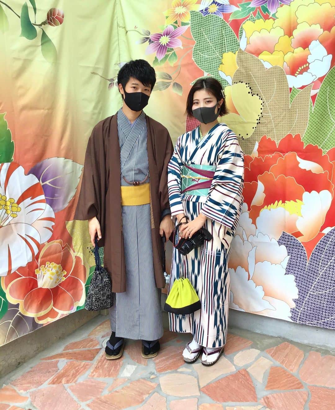 金沢着物レンタルshop心結〜kokoyui〜のインスタグラム：「カップル様😊🍃　 . 2人ともお着物も帯もとても映えていて素敵ですね👘💗 . ⚫︎金沢駅前 着物レンタル心結(ここゆい)  ⚫︎営業時間 : 9:00〜18:00 ⚫︎address : 金沢市本町1-3-39 ⚫︎tell : 076-221-7799 ⚫︎金沢駅から徒歩5分  ⚫︎コインパーキング補助あり  心結の着物一覧▶@kokoyui_kimono 振袖や袴はこちら▶@kokoyui_furisode 七五三やお子さんの着物はこちら▶@kokoyui753 . #着物ヘア #ヘアセット #和服 #着物 #着物コーディネート #きもの #着物女子 #着物男子」