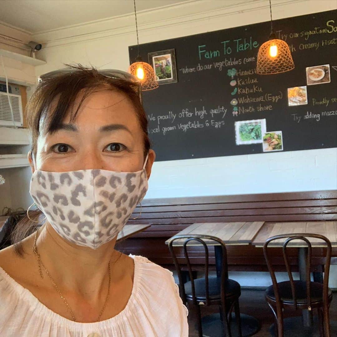 飯島寛子さんのインスタグラム写真 - (飯島寛子Instagram)「今日のランチは @kaimanafarmcafe のパワー弁当！ やっぱりヘルシーで美味しい😊 #kaimanafarmcafe #ハワイ暮らし」10月3日 11時42分 - hirokoiijima
