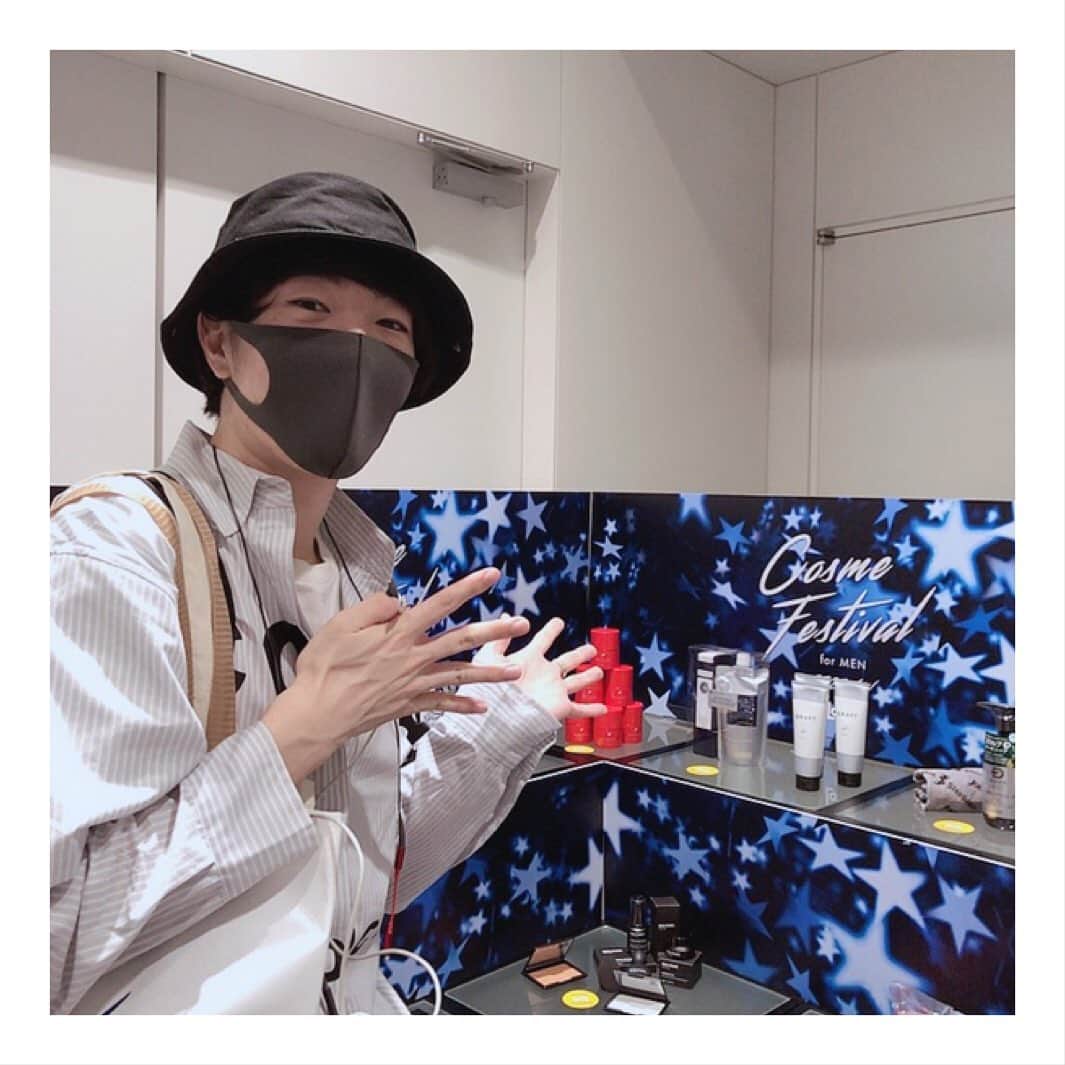 太郎あげあげのインスタグラム：「ロフトのコスメフェスティバルforMENが10/2〜11/15の間全国のロフトとネットストアで開催されてます！！！ 個人的に毛穴が気になったので毛穴撫子を使って毛穴の無い肌を作るなり！！ #ロフト展示会 #ロフトのコスフェスforMEN #pr」