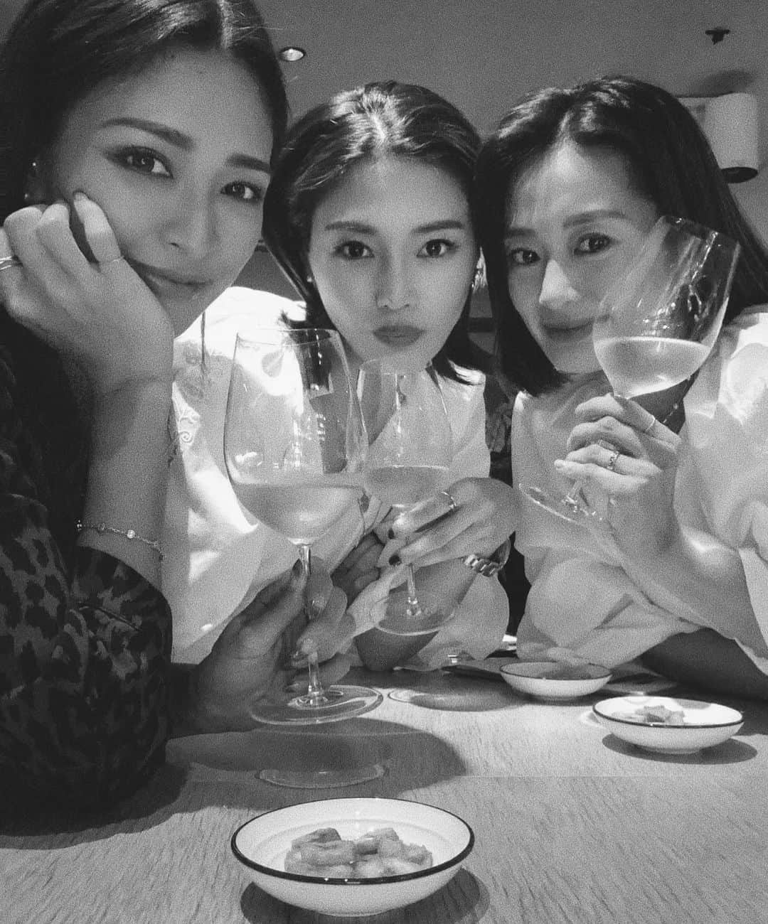 島袋聖南さんのインスタグラム写真 - (島袋聖南Instagram)「昨夜POP UP終わりに女子会🍷 30代女子、常にチャレンジ精神！！ 何事にも言えるけど、努力する事は 年齢を重ねる事に前向きな気持ちになれるね。 私のおちょぼ口なに笑」10月3日 11時50分 - seina4444