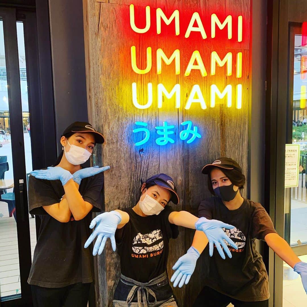 のインスタグラム：「. 💁‍♀️umami  staff💁‍♀️  @ariake beautiful,cute,charming... . . #マスクないverはお預け #ウマミバーガージャパン  #うまみ #ウマミバーガー #umamiburger #umamiburgerjpn  #ウマミバーガー有明ガーデン店  #ウマミバーガー南町田グランベリーパーク店  #ウマミバーガー青山店 #ウマミバーガーみなとみらい店 #ウマミバーガー錦糸町店 #ウマミバーガー恵比寿店 #ウマミバーガー横浜ベイサイド店」