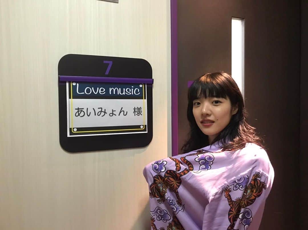 フジテレビ「Love music」さんのインスタグラム写真 - (フジテレビ「Love music」Instagram)「あいみょんさん﻿ オフショット頂きました﻿ ﻿ 10/4（日）24:45〜25:35放送予定 ✨ ☾﻿ ※地域によって放送日程が異なります。﻿ 各放送局のHPにてご確認下さい﻿ ﻿ #あいみょん﻿ #楽屋前で﻿ #オフショット﻿ #朝陽﻿ #裸の心﻿ #ハルノヒ﻿ #3曲披露﻿ #東京タワーで小沢健二さんとスペシャル対談も﻿ #Lovemusic﻿ #ラブミュージック﻿ #フジテレビ」10月3日 12時11分 - lovemusic_fujitv