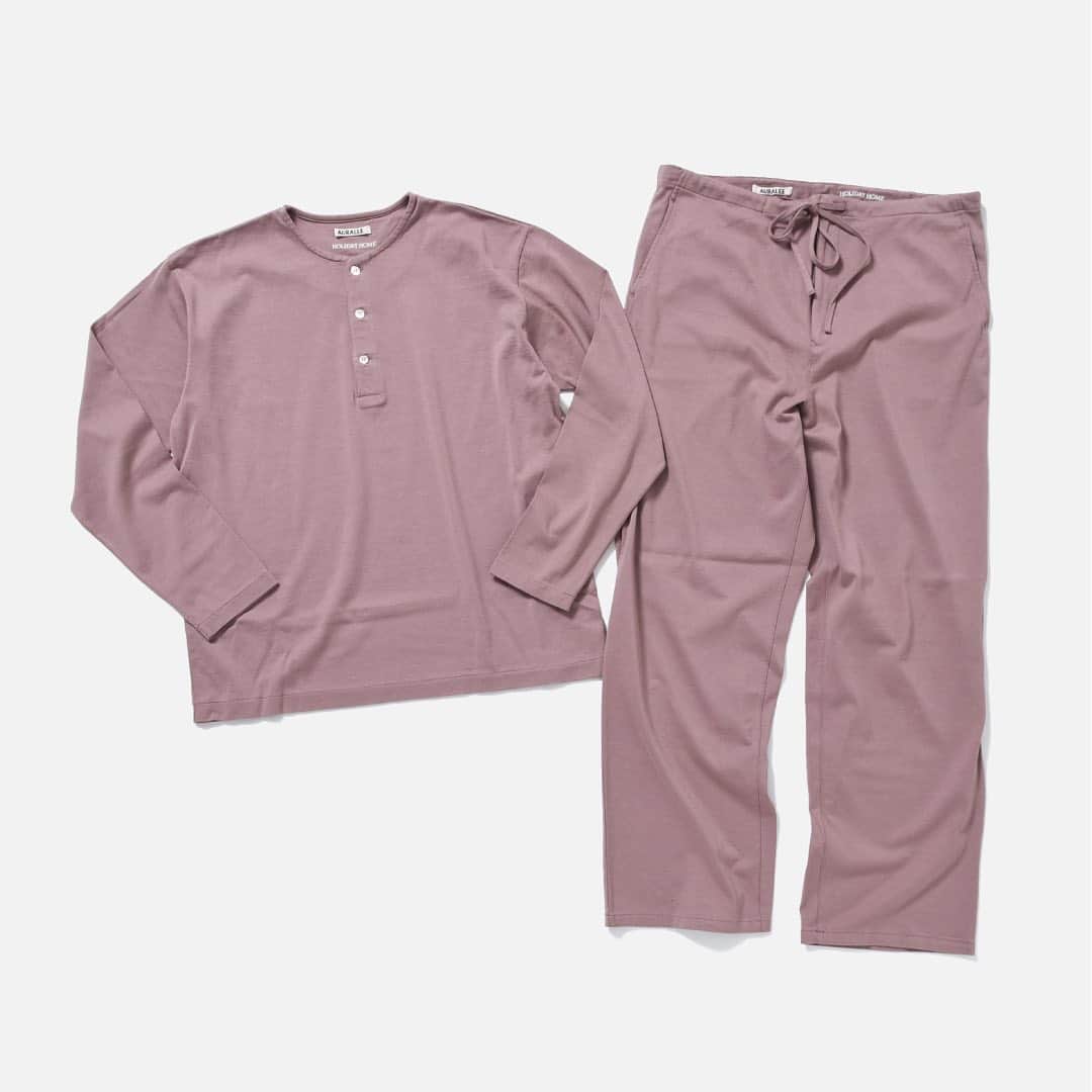 Bshop officialさんのインスタグラム写真 - (Bshop officialInstagram)「『今日のビショップ』10月3日(土) ・ - AURALEE×HOLIDAY HOME - WASHED FINX TWILL PAJAMAS *EXCLUSIVE ¥48,000+tax LUSTER PLATING PAJAMAS *EXCLUSIVE ¥36,000+tax ・ 『今日のビショップ』はHPにてご紹介しております。 ＊トップのリンクよりHPをご覧いただけます。 ・ #今日のビショップ #auralee #holidayhome #20AW #bshop #bshop_official」10月3日 12時14分 - bshop_official
