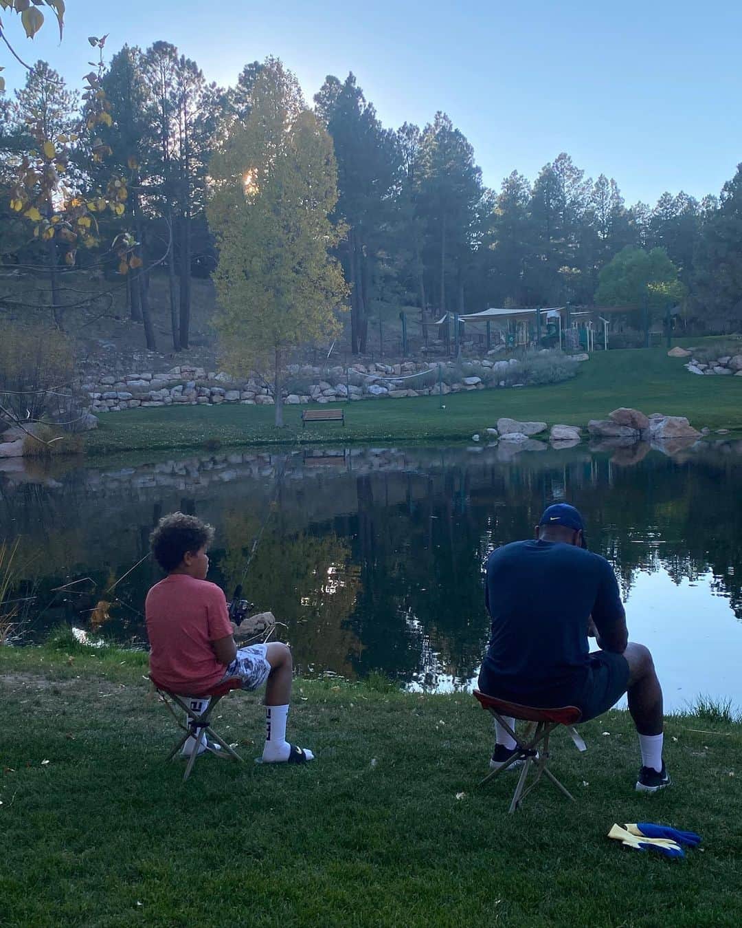 ハウィー・ケンドリックのインスタグラム：「Teaching him how to fish in more ways than one. Then Jesus said “follow me and I’ll make you fishers of men. “ Matthew 4:19」