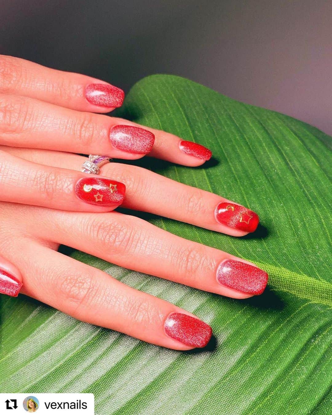Icegel Nailさんのインスタグラム写真 - (Icegel NailInstagram)「미국에서 난리난 #별빛네일 🥺  . #Repost @vexnails with @make_repost ・・・ Red velvet 🍫🍰 polish is going to be THE go to this holiday season! There’s so many ways to wear it and the techniques to create different patterns with Galaxy Gel from @icegelnail are endless. Who wants a tutorial on the different ways to use magnetic gels?   Use code VEXNAILS for 💰 off when shopping with @icegelnail @icegel_global they’ve really been on top of the nail product industry and I can’t wait for you guys to see all of the new upcoming products (only unique colors coming!)   #nailart #magneticgel #magnetgel #cateyegel #velvetnails #rednails #aesthetic #nailartist #koreannail #nailist #gelnails #nailitmag #nailpro」10月3日 12時36分 - icegelnail