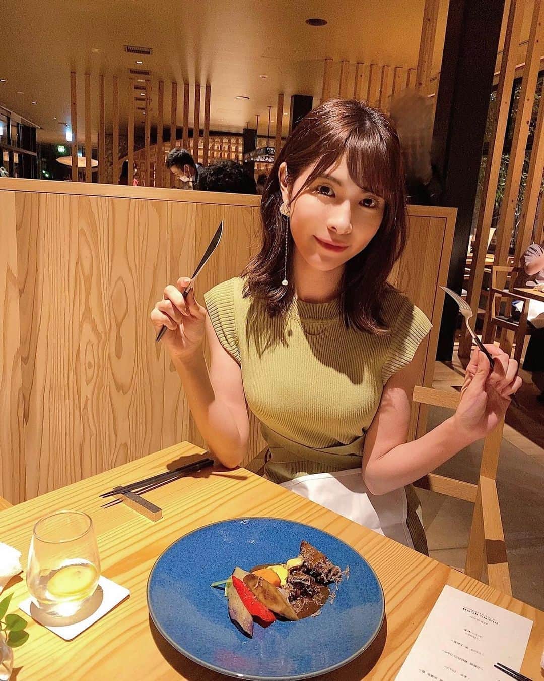 Yuika Matsuさんのインスタグラム写真 - (Yuika MatsuInstagram)「. .  #セトレならまち さんの宿泊で 楽しみにしていたことの1つ。 . そう！！ 大事だよね🤫 ディナー🍽✨ . . 創作フレンチの コースになっていて . 大和野菜や大和赤牛など 奈良ならではの食材を楽しめて シェフがその時期にあった料理に仕上げてくれる🦌 . . 味はもちろん、器も それに合わせたお酒も楽しめました🤤 . 最近美味しいものいっぱい 食べてる気がする。。 幸せ❤️ . . 📍 ディナーは2コースありますよ！ ランチは "ひのき箱ランチBOX2段重" お食事だけ楽しむ方ももちろんいます🙆🏻‍♀️ . . 奈良へ日帰り旅行に行った際などに ランチは　@setre_naramachi さんで 頂くのも凄く素敵な時間になると思いますよ🦌 . . . . . . #セトレ#ならまち#strenaramachi #セトレ奈良町#鹿ホテル#奈良町 #奈良ホテル#奈良旅行#国内旅行 #女子旅#gotoキャンペーン#ならまち散策 #奈良観光  #奈良グルメ #ならまちランチ #ならまちグルメ #奈良ランチ #奈良ごはん #奈良ディナー  #奈良公園 近く」10月3日 12時51分 - yuika00802