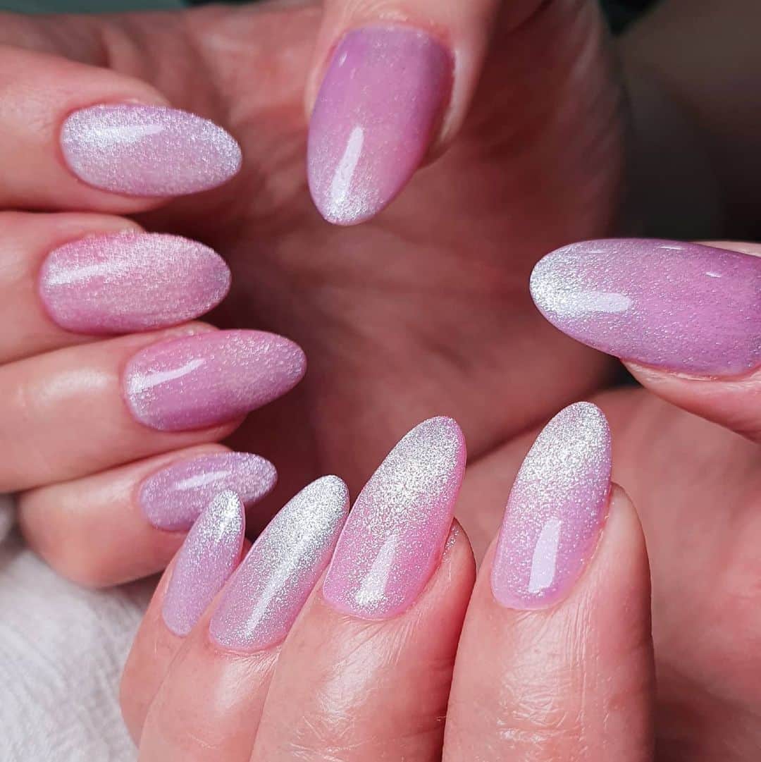 Yingさんのインスタグラム写真 - (YingInstagram)「Infilled extensions with Forming Gel. Used PREGEL Peach Drop and Grape Drop as the base colours and added cat eye effect... so magical!  Items can be purchased at @nailwonderlandsg 🤗 . . . 🛒 www.nailwonderland.com⁣⁣ 📍20A Penhas Road, Singapore 208184⁣⁣ (5 minutes walk from Lavender MRT)⁣⁣ .  I am currently only able to take bookings from my existing pool of customers. If I have slots available for new customers, I will post them on my IG stories. Thank you to everyone who likes my work 🙏 if you need your nails done, please consider booking other artists at @thenailartelier instead ❤  #ネイルデザイン  #ネイルアート #ネイル #ジェルネイル #nailart #네일아트 #pregel #プリジェル #nails #gelnails #sgnails」10月3日 12時47分 - nailartexpress