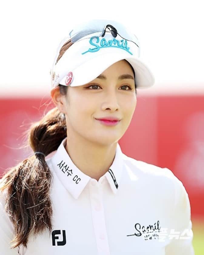 パク・キョルのインスタグラム：「. 즐거운 연휴 보내세요😊」