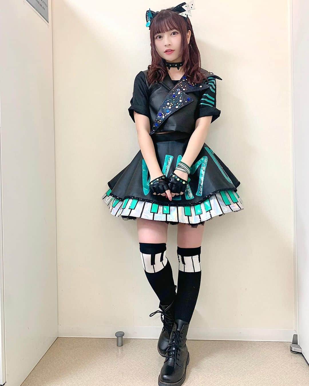廣川奈々聖のインスタグラム：「新衣装になった〜！🐈🎶🤍﻿ ﻿ ﻿ デザイン　@kimura_u  制作  @m_623_costume ﻿ いつもありがとうございます❤︎﻿ ﻿ ﻿ ﻿ ﻿ ﻿ 11月25日にミニアルバム﻿ 『What's "standard"!?』の発売が決定しまして！﻿ ﻿ 昨日お披露目したリード曲﻿ 「 #清濁あわせていただくにゃー」は﻿ UNISON SQUARE GARDENの田淵さんに提供して頂きました ˃̣̣̣̣o˂̣̣̣̣ 贅沢すぎる、、、 ˃̣̣̣̣o˂̣̣̣̣ 🔥﻿ ﻿ ﻿ ﻿ ﻿ ﻿ まだRECなどをしていない曲もあって﻿ 引き続き制作頑張るので楽しみにしていてね！﻿ ﻿ 間違いなくかっこいいアルバムになります！(断言)﻿ ﻿ ﻿ ﻿ ﻿ ﻿ ﻿ ﻿ NEXT🌈﻿ 11/28 (土) 「The World Standard 2020～華麗にいただくにゃー！～」 @ LINECUBE SHIBUYA﻿ ﻿ ﻿ ﻿ ﻿ ﻿  ﻿ #わーすた#wasuta#清濁併せ呑む#初めて聞いた言葉でした¨̮ #Whatsstandard#newrelease#newalbum#お楽しみに」