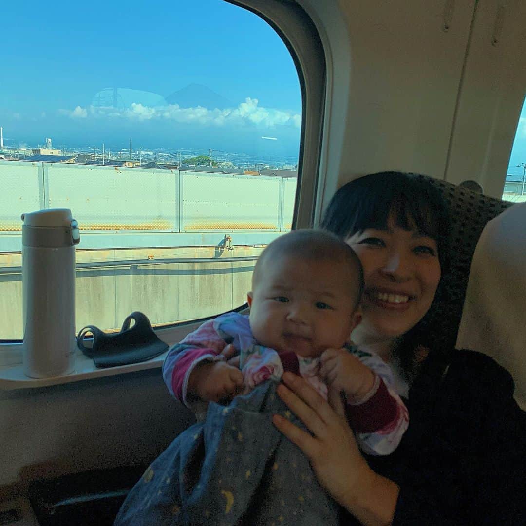 SATOKOさんのインスタグラム写真 - (SATOKOInstagram)「昨日は新幹線でお仕事へ。夏の富士山くっきり♡なんやかんやいろいろそのうち発表できるぜっ(๑˃̵ᴗ˂̵)」10月3日 13時14分 - fc_satoko