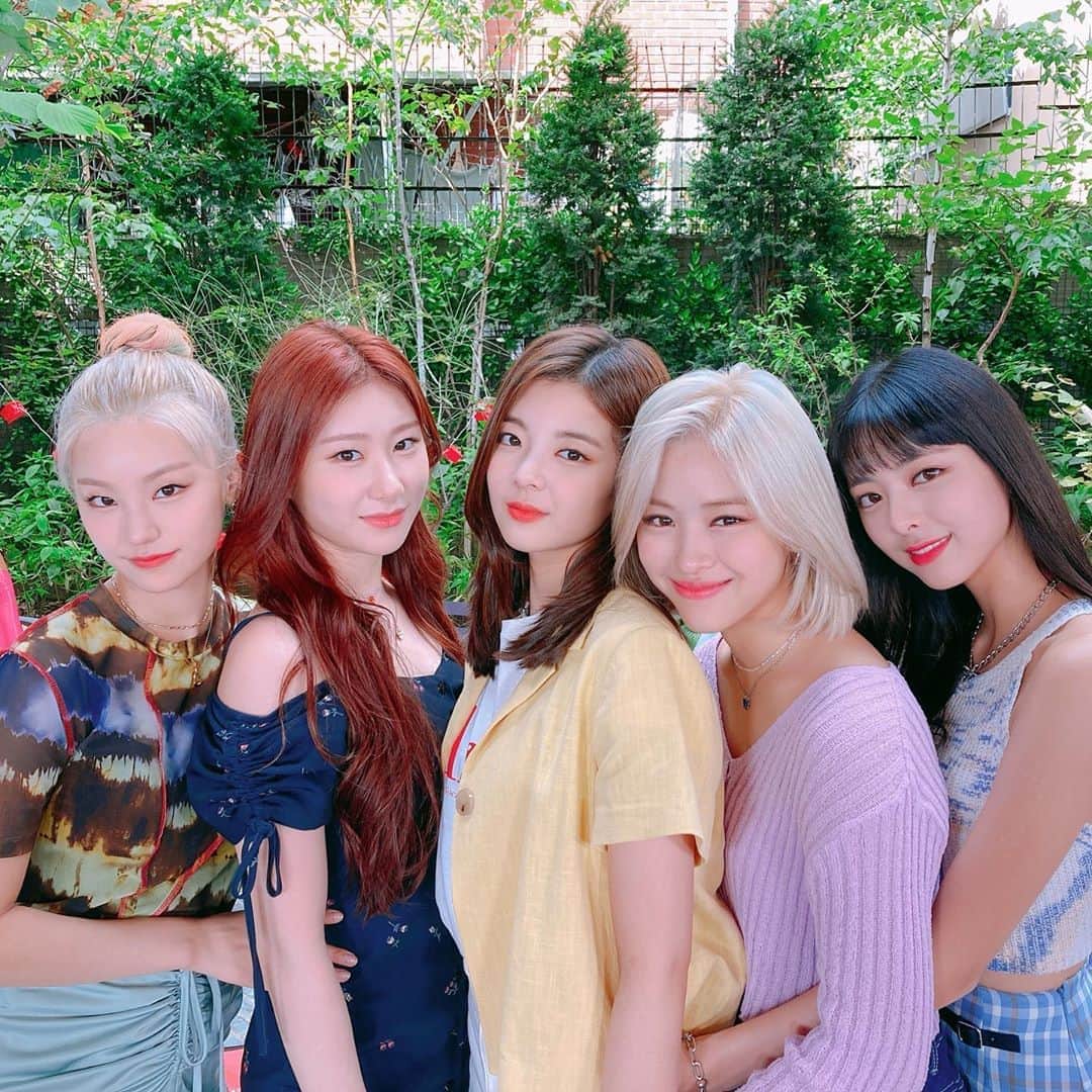 チェリョンのインスタグラム：「happy 600 days with these five amazing girls, ITZY❤️ Thank you so much for working hard, yeji, lia, ryujin, chaeryeong and yuna! remember we will always be with you forever & we love you so much!💓 #600DaysWithITZY」