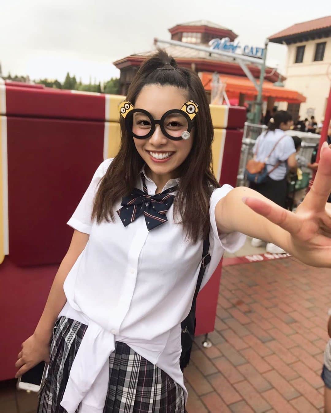 のインスタグラム：「載せるの無いから 過去pic☺︎ この時期なるとユニバ 行きたくなる〜♪ #usj #ユニバ　#ユニバーサルスタジオジャパン #制服ユニバ #2017年 #まだ学生感覚抜けてない時期　#ミニオン　#制服」