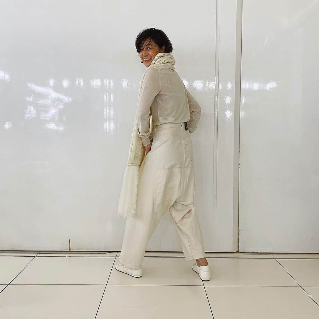 富岡佳子さんのインスタグラム写真 - (富岡佳子Instagram)「#loewe  カバー衣装のパンツは、スワイプ2枚目…サルエルだったんですよ👖」10月3日 13時40分 - yoshikotomioka