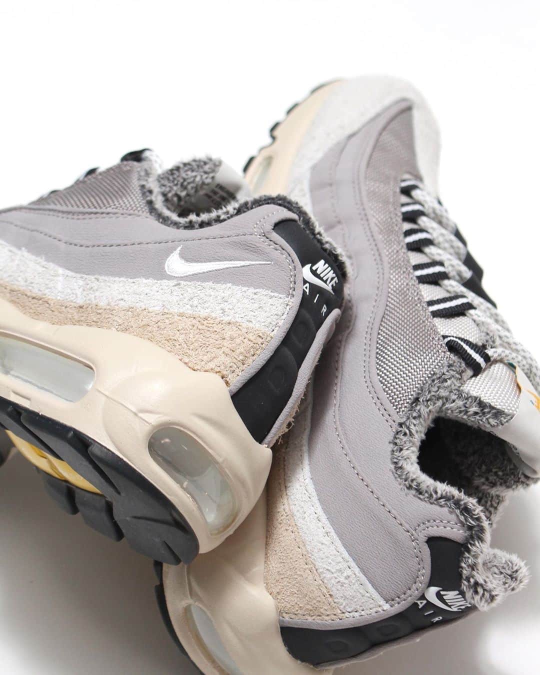 A+Sのインスタグラム：「in stock now  ■NIKE AIR MAX 95 SE COLOR : SAIL SIZE : 26.0cm - 29.0cm PRICE : ¥17,000 (+TAX)  都会にたたずむビル群や建築物からカラーインスピレーションを得て、冬の厳しいコンディションにおいても快適にワイルドに楽しく過ごすことをコンセプトにナイキ ワイルド コレクションとしてデビュー。カラーはコンクリートや団地の壁面に使われる様な、ベージュやライトグレーを基調とした淡いカラーでまとめ、厳しいコンディションに備えインナーにボアを用いています。シューレース、ヒールにはリフレクティブ素材を配置し、夜間でもアクティブに楽しめる様なデザインになっています。  Taking color inspiration from the buildings and buildings in the city, we made our debut as the Nike Wild Collection with the concept of being comfortable and wild even in the harsh winter conditions. The color is a light color based on beige and light gray, which is used for the walls of concrete and housing complex, and the bore is used for the inner in preparation for severe conditions. Reflective material is placed on the laces and heel, and it is designed so that you can enjoy it actively even at night.  #a_and_s #NIKE #NIKEAF1 #NIKEAF1SHADOW #NIKEAIR #NIKEAIRMAX #NIKEAIRMAX95 #NIKEBLAZERMID #NIKEFLYLEATHER #NIKEFLYLEATHERBLAZERMID #NIKEWILDCOLLECTION」