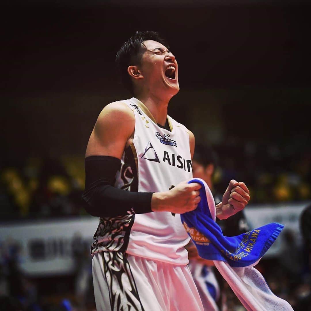 川村卓也のインスタグラム：「. 新しい生活様式の中で始まる新シーズン。皆様の応援スタイルや自分達の過ごし方、対応の仕方、多くの場面で今まで通りにはいかないこともあると思います。その中でもB.LEAGUE全体で共に前進し、時間を共有できることに感謝の気持ちを持って戦います！ 今シーズンもよろしくお願いします！ #bleague  #シーホース三河 #川村卓也」