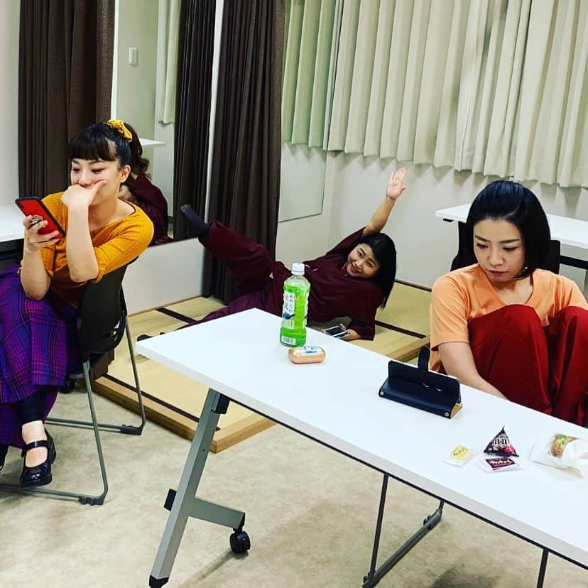 森田まりこさんのインスタグラム写真 - (森田まりこInstagram)「今日と明日はこんな感じ！ ・ #wwホール #楽屋 ・ #パンティーテックス姉さん #新婚安世 #未婚まりこ ・ #それぞれの過ごし方」10月3日 14時03分 - morita.mariko