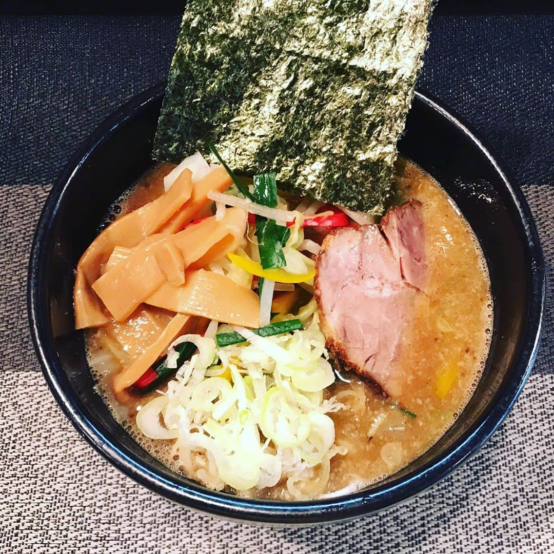 norimotoさんのインスタグラム写真 - (norimotoInstagram)「老若男女大人気！  ラーメン食べたいけど野菜も摂りたい！そんなあなたに野菜ラーメンオススメです🤤  『インスタグラム見ました』と仰って頂いた方には味玉無料サービス中です‼️是非お越し下さい🤗 #インスタグラム #ラーメン #野菜ラーメン #野菜 #老若男女大人気 #味玉無料サービス #あなた #味玉 #大人気 #オススメ #老若男女 #無料サービス中 #是非 #野菜ラーメンオススメ #味玉無料サービス中 #麺料理 #四字熟語 #ことわざ #山菜 #野菜加工食品 #sns #コミュニティサイト #たまご料理 #マーケティング #広告 #ランチ #食事 #ディナー #食品 #プレート」10月3日 14時15分 - itadaki_noodle