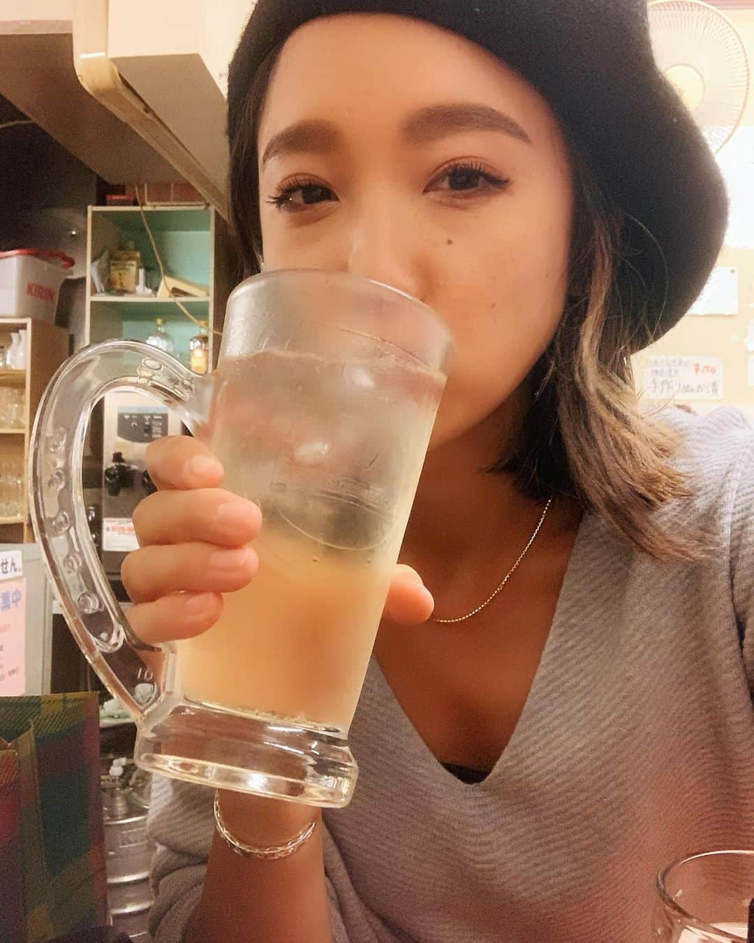 マイコ さんのインスタグラム写真 - (マイコ Instagram)「* 飲み込み方がわからないという 自分でも謎の理由と 飲んだ後のゲップの威力が 脳みそ爆発するんじゃないかと思うレベルの 体感の怖さで 炭酸が苦手だけど、 お酒はハイボールが好き。 ハイボールとかサワーなら 余裕で炭酸飲める謎w 立ち飲み屋でも疲れない 今年のZARAのブーツ、 可愛い履きやすい厚底♡ バーも好きだけど断然、 赤提灯や立ち飲み派w ・ ・ ・ ・ #ハイボール#立ち飲み#fashion#zara」10月3日 14時15分 - maicorori