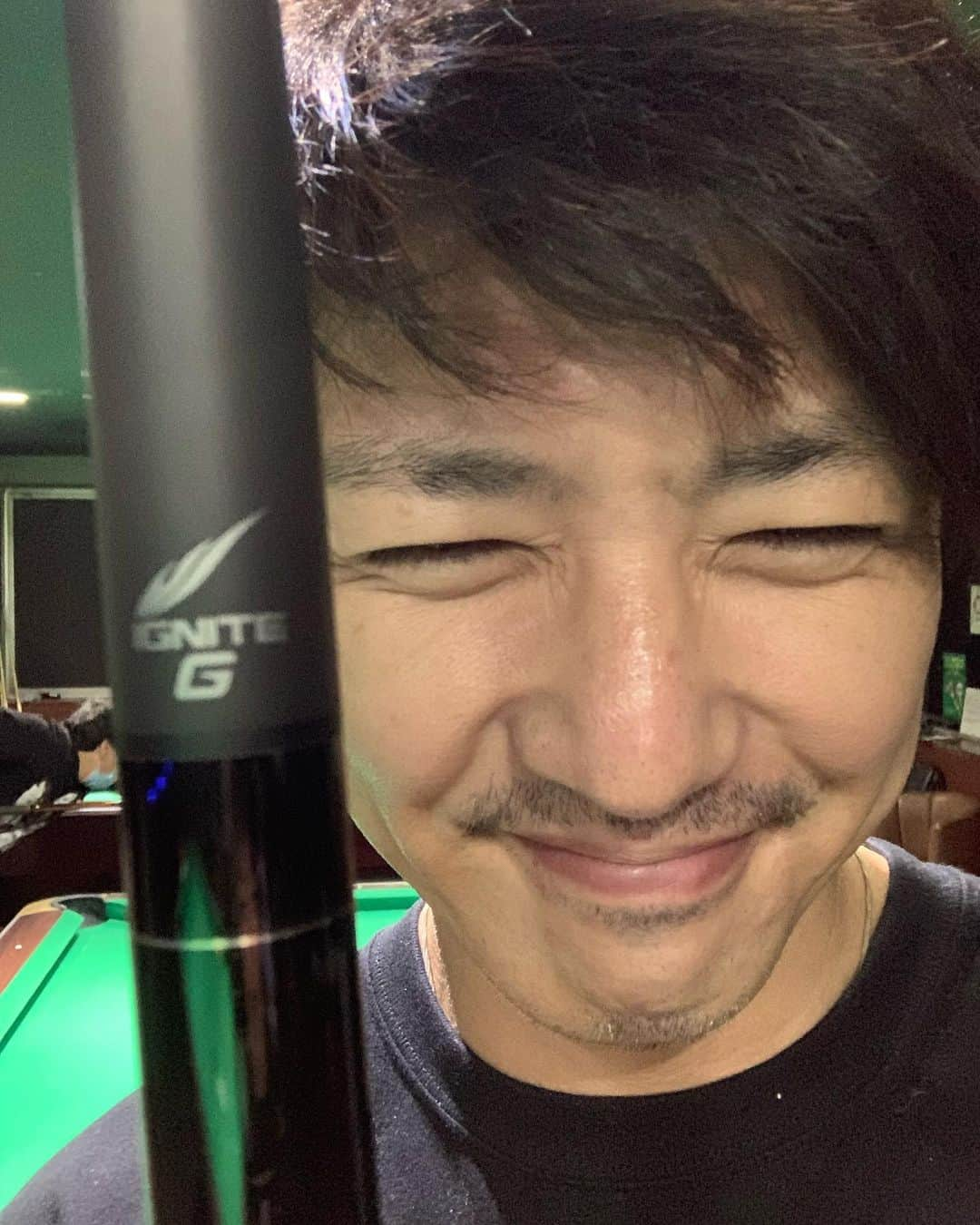 金子昇のインスタグラム：「パワーブレイクGがきたー‼️これで全て真っ黒に^_^  #ビリヤード #powerbreakg #mezz #斬 #ignite  #金子昇 #カネコトバ #道具でテンションを上げる」