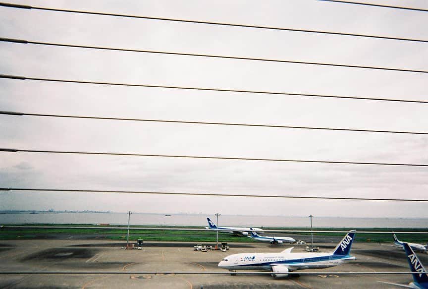 松崎莉沙さんのインスタグラム写真 - (松崎莉沙Instagram)「かっこよい🛩  #先日1人で突然訪れた #羽田空港 #空港好き #フィルムカメラ #写ルンです」10月3日 14時24分 - risadegozaimasu