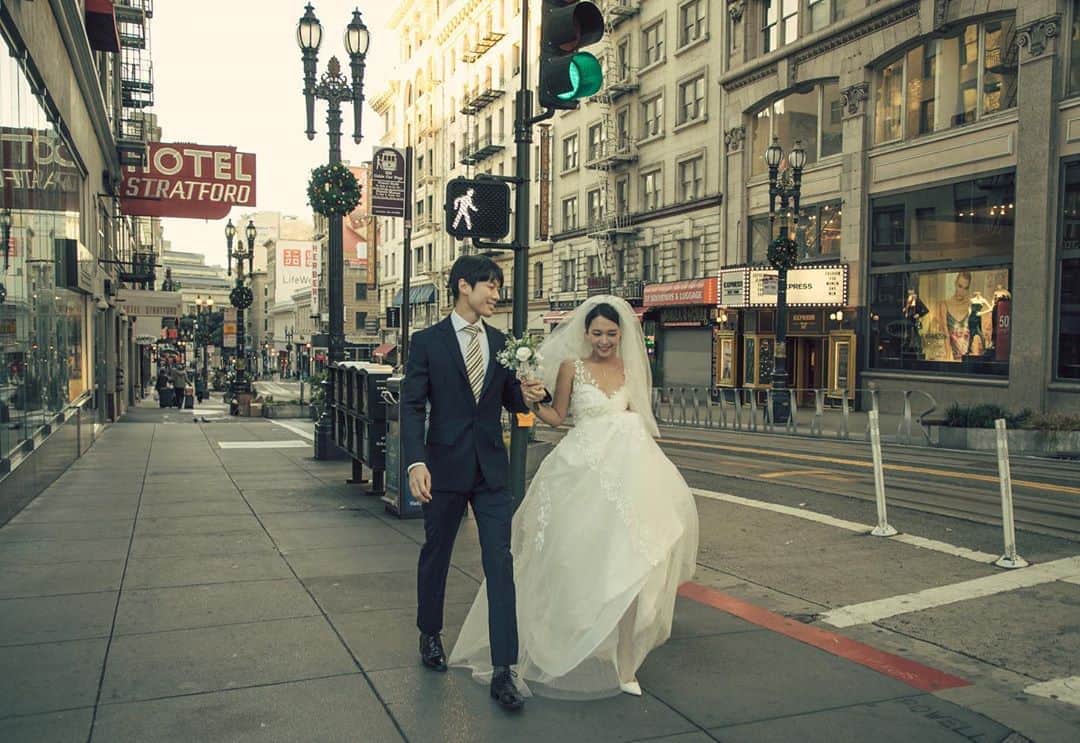 キム・ダヘのインスタグラム：「낼모레 결혼기념일...? 시간빠르다 👀👰🏾🤵🏻」