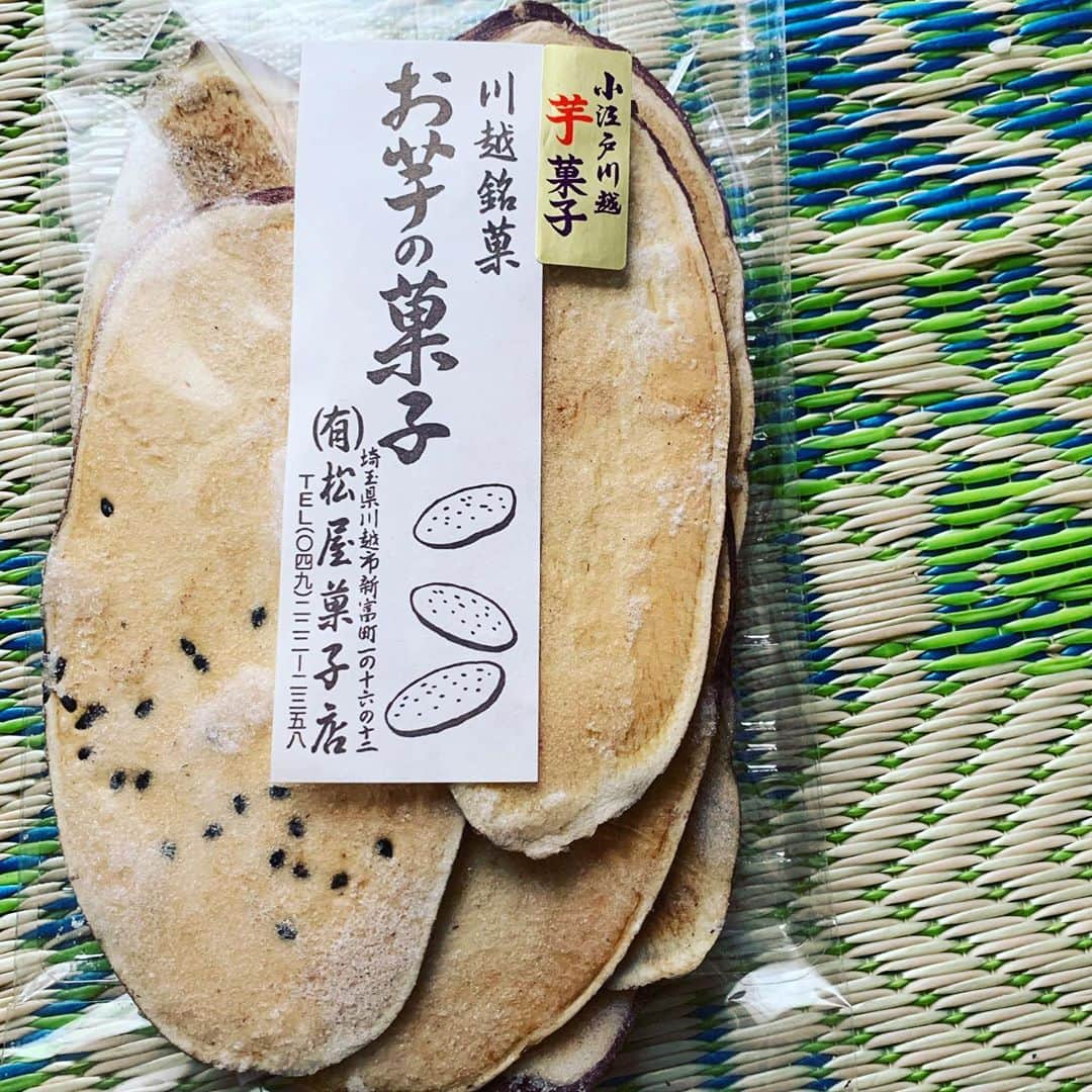 宙也さんのインスタグラム写真 - (宙也Instagram)「原材料は芋と砂糖と胡麻のみ。 美味い。  #芋菓子 #小江戸川越  #松屋菓子店」10月3日 14時53分 - chuya_aquarius