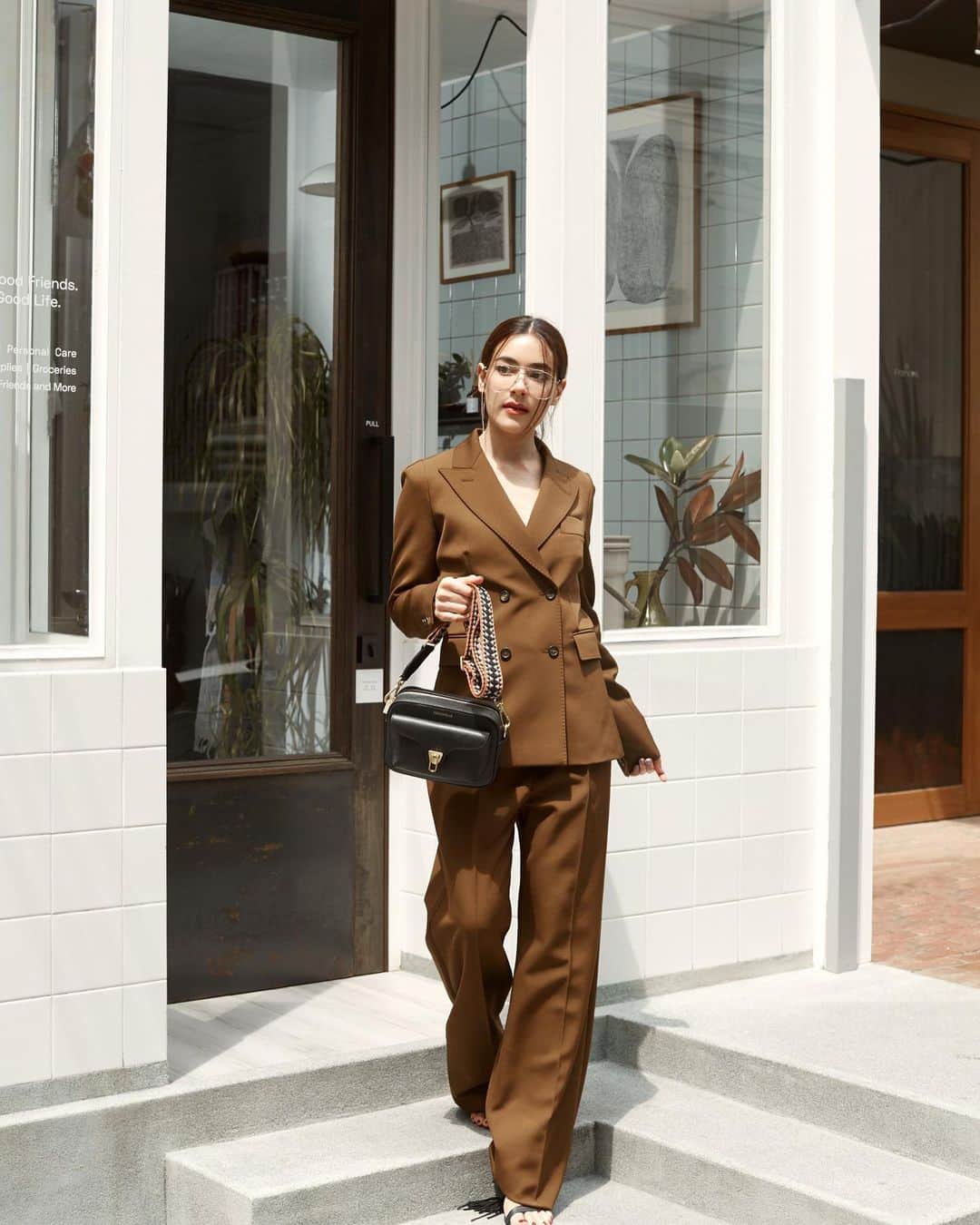 キンバリー・アン・ウォーテマス・ティアムシリのインスタグラム：「🤎 @coccinellethailand @pacificagroup  #BeatDieci #ALongLoveStory #CoccinelleThaiEdition」