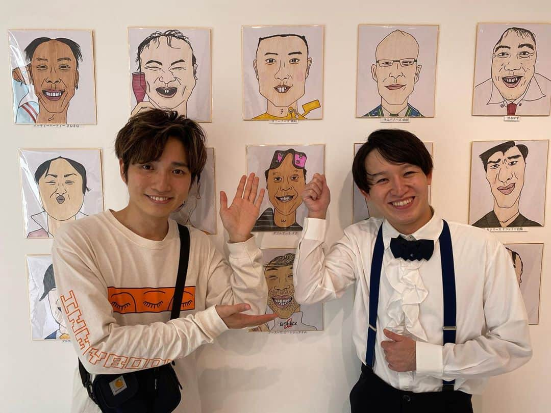 洲崎貴郁さんのインスタグラム写真 - (洲崎貴郁Instagram)「kento fukayaさんの 「さえない似顔絵個展(こっそり)」 行ってきました！  おもろすぎ！ 元気でた！  原画の迫力を是非あなたも…！  #kentofukaya さん #さえない似顔絵  #ツートライブたかのり さん」10月3日 15時02分 - runnysuzaki0504